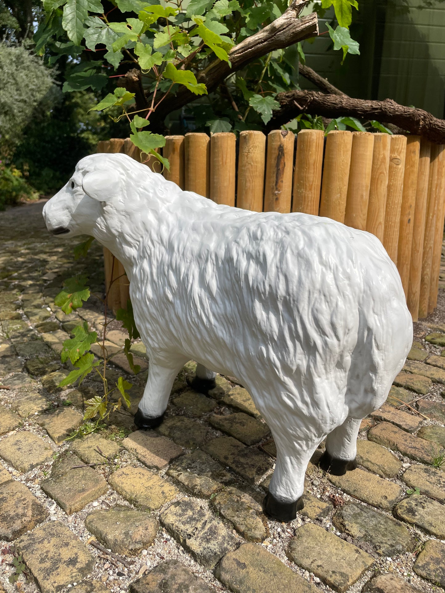 Beeld schaap lammetje, tuin, boerderij, gazon 35cm