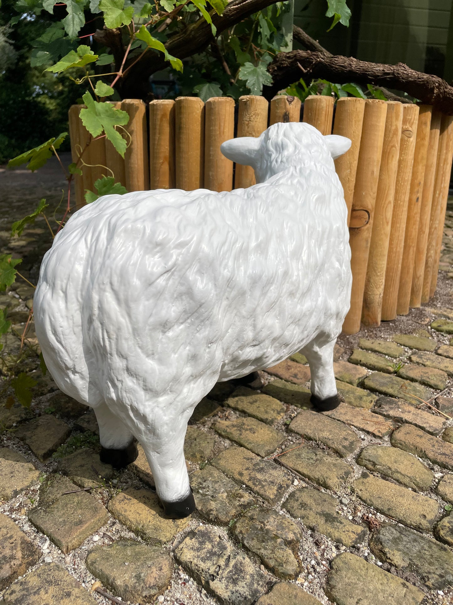 Beeld schaap lammetje, tuin, boerderij, gazon 35cm