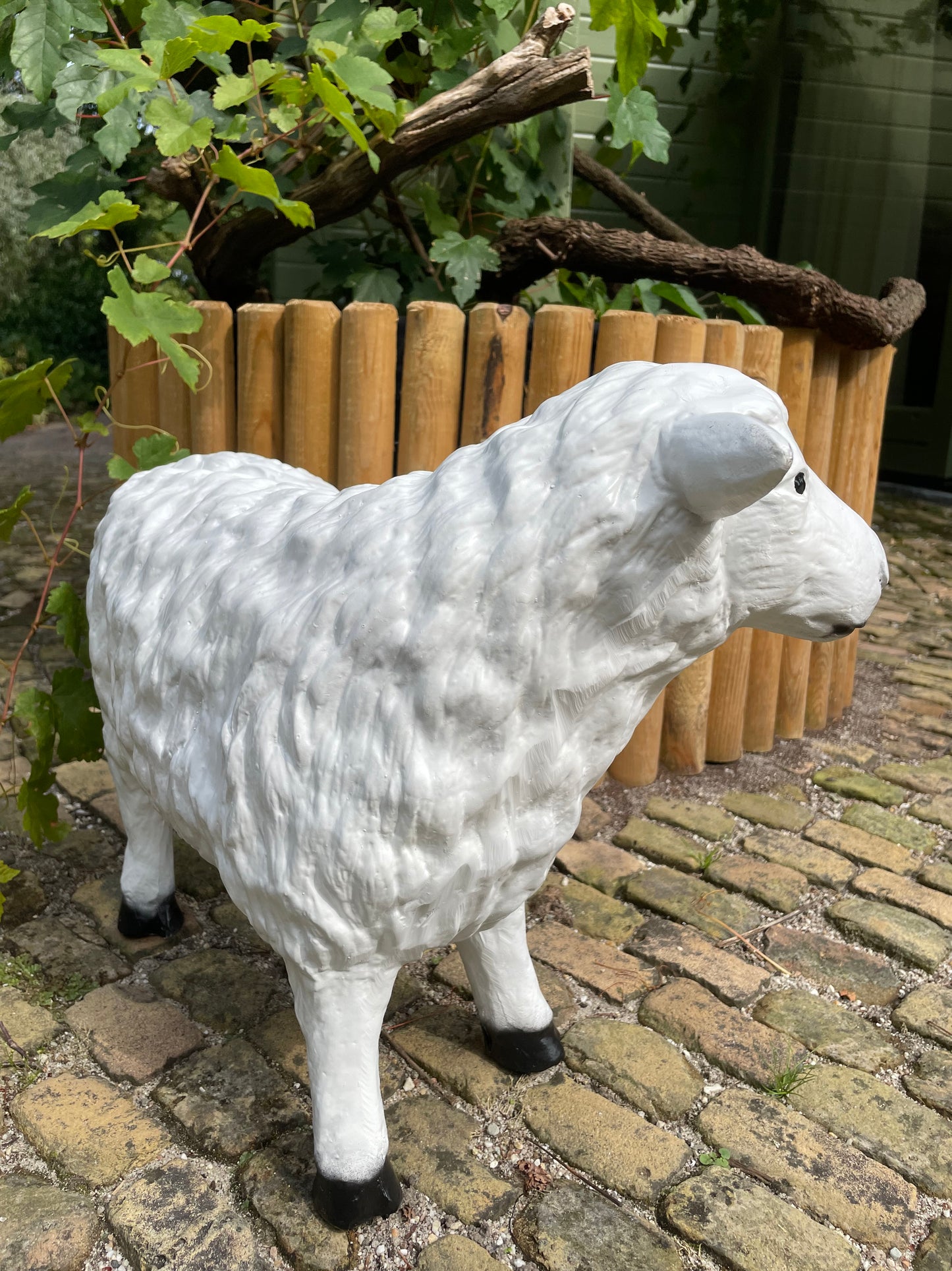 Beeld schaap lammetje, tuin, boerderij, gazon 35cm