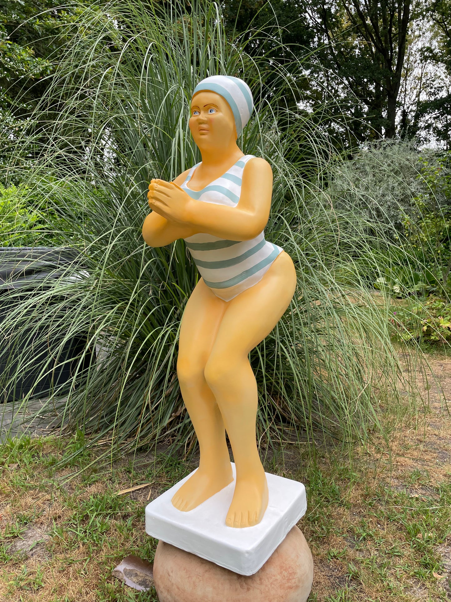 Duikende dame grijs-wit jacuzzi tuin, zwembad, vijver 115cm