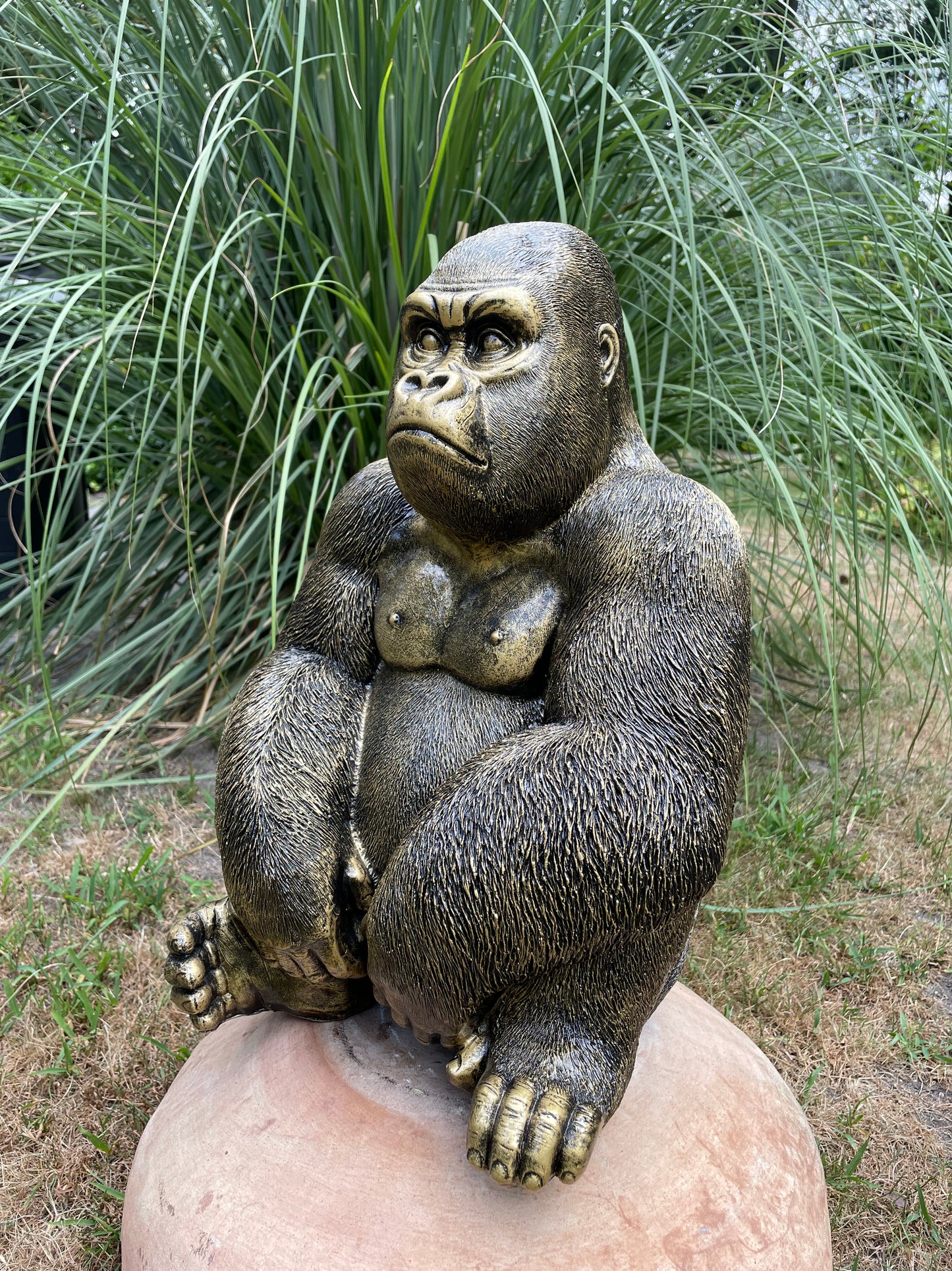 (Tuin)Beeld gorilla, goud tuin, zwembad, vijver 45cm