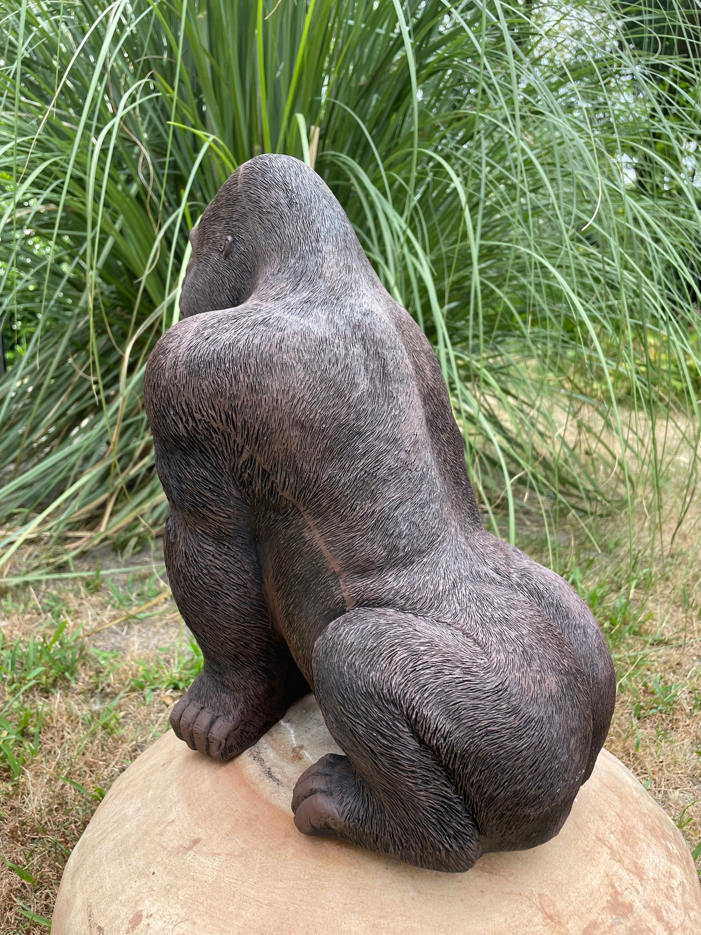(Tuin)Beeld gorilla, bruin tuin, zwembad, vijver 40cm