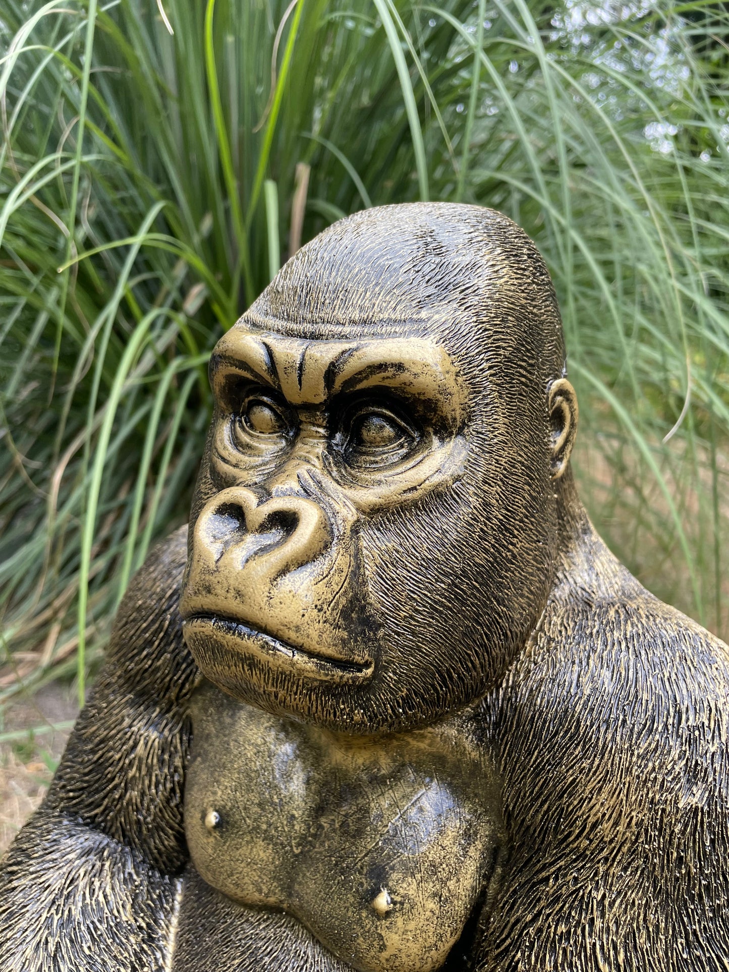 (Tuin)Beeld gorilla, goud tuin, zwembad, vijver 45cm