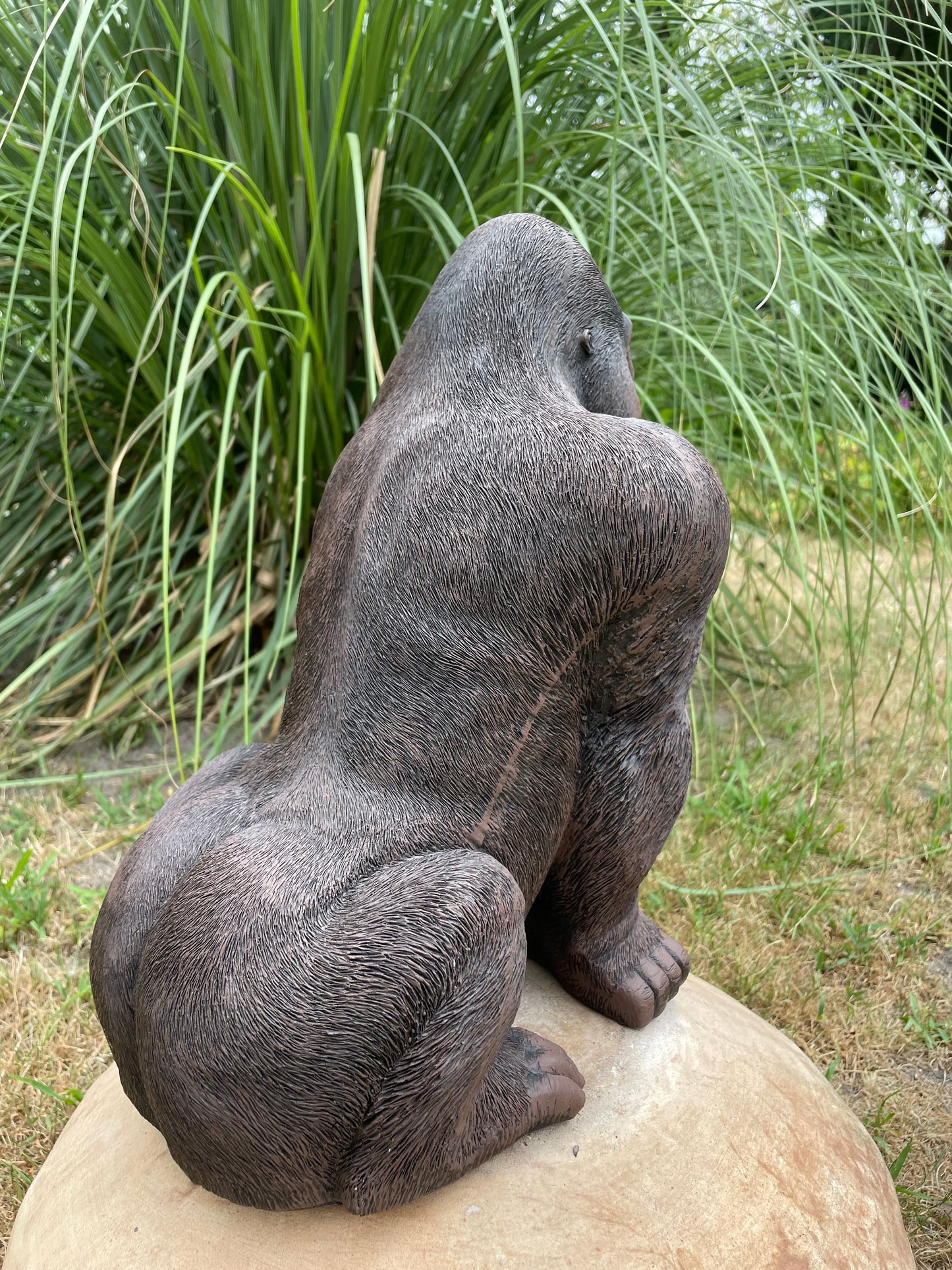 (Tuin)Beeld gorilla, bruin tuin, zwembad, vijver 40cm