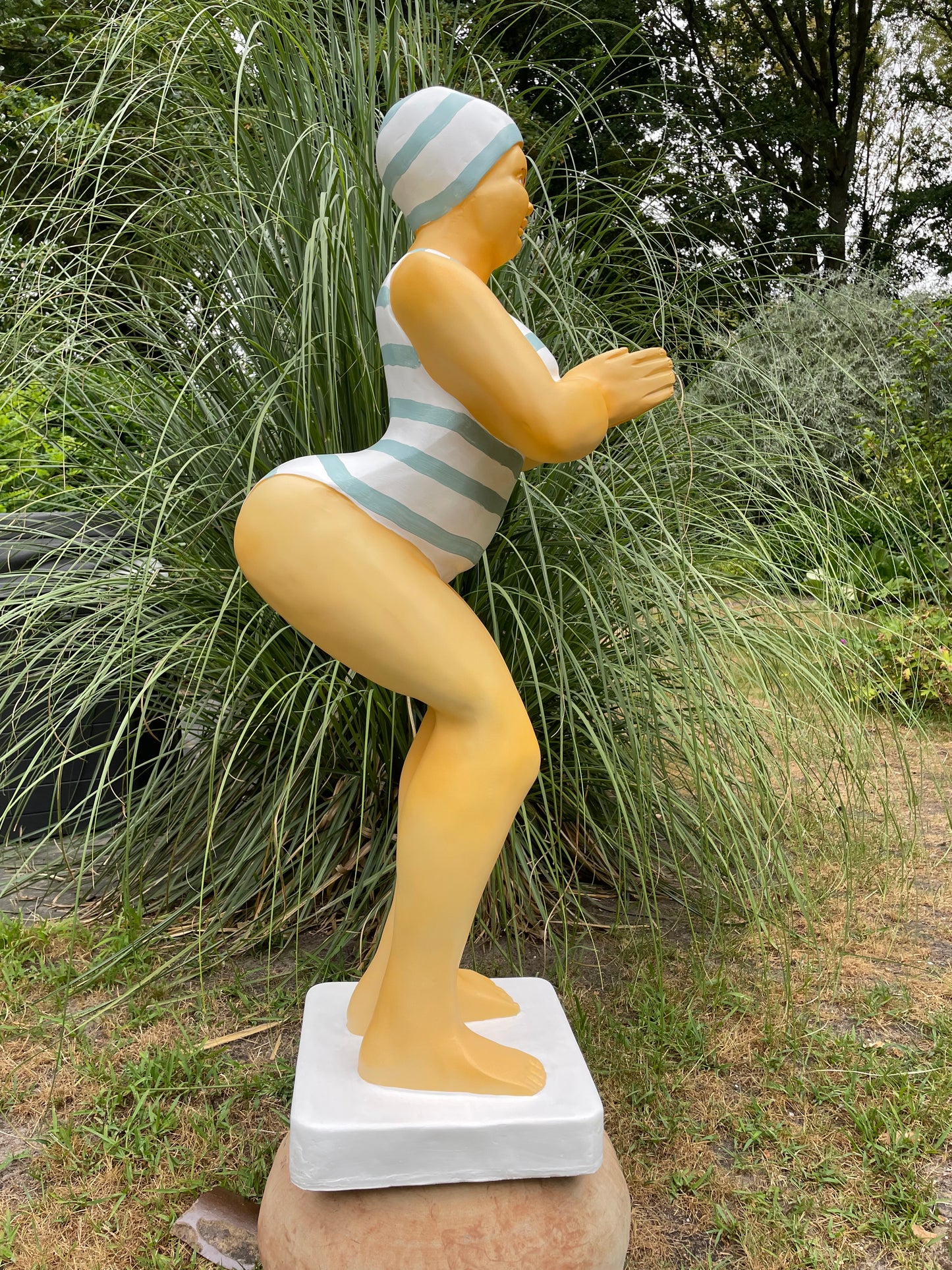 Duikende dame grijs-wit jacuzzi tuin, zwembad, vijver 115cm