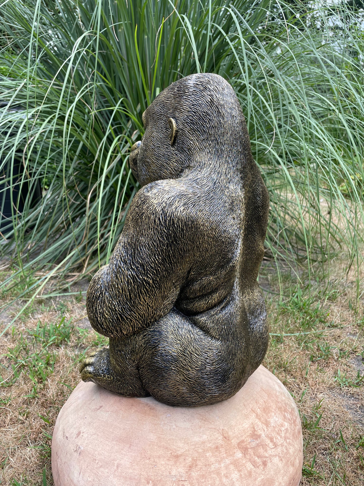 (Tuin)Beeld gorilla, goud tuin, zwembad, vijver 45cm