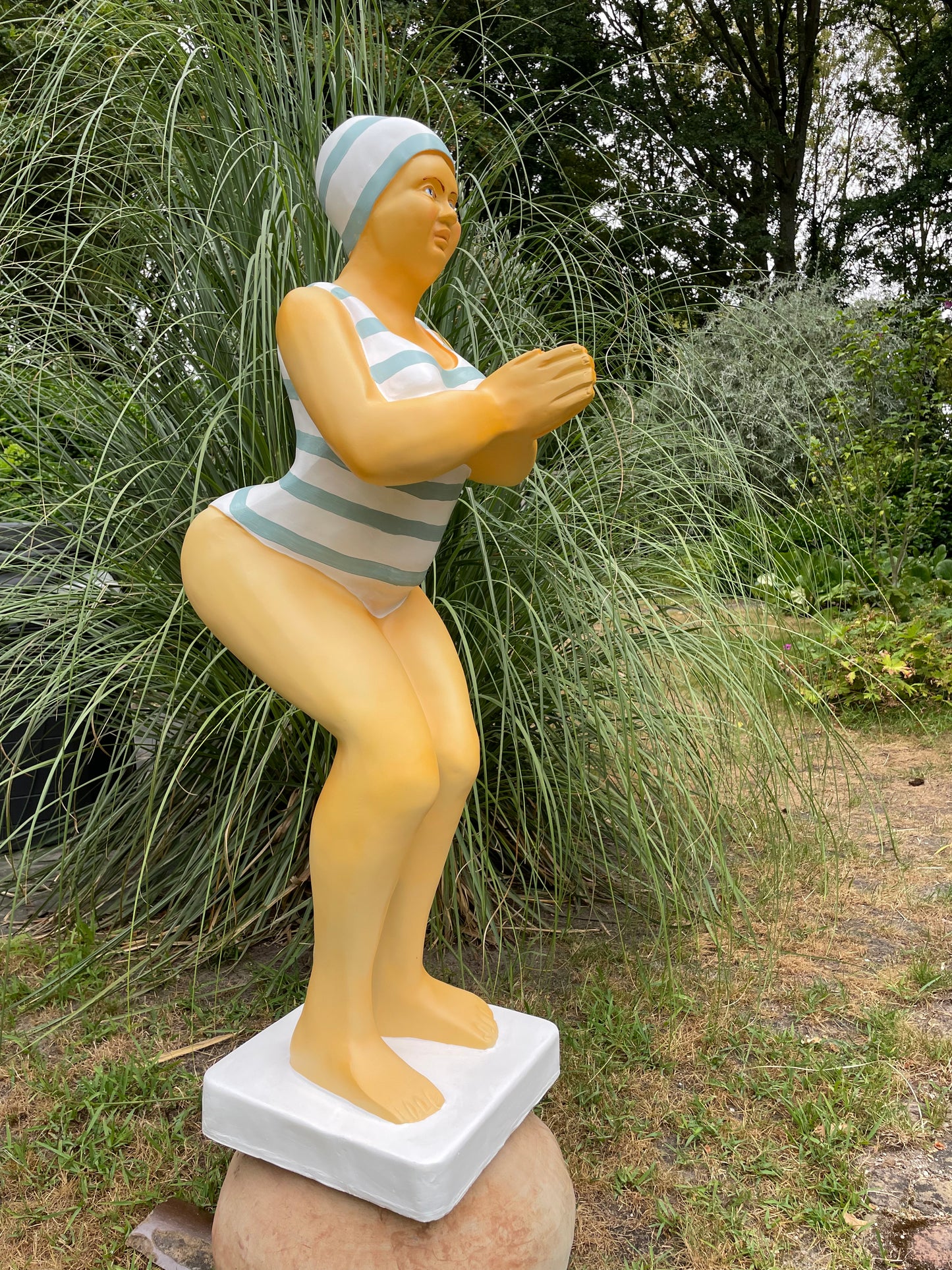 Duikende dame grijs-wit jacuzzi tuin, zwembad, vijver 115cm