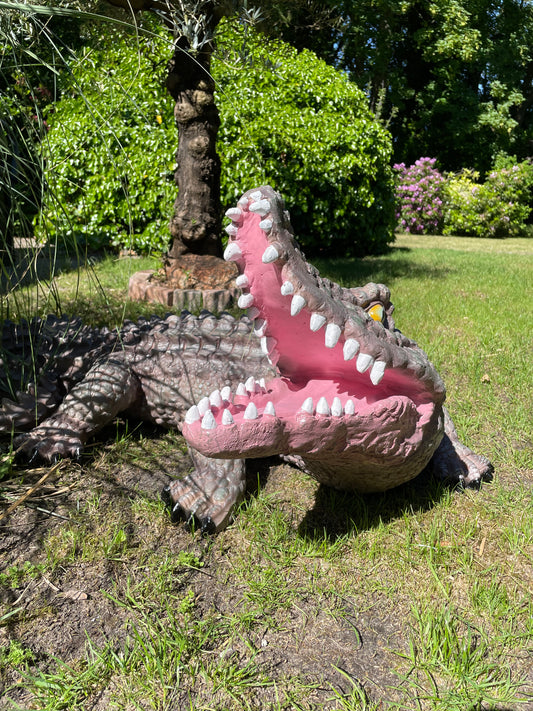 Beeld krokodil, grijs groen zwembad, vijver, boerderij 125cm