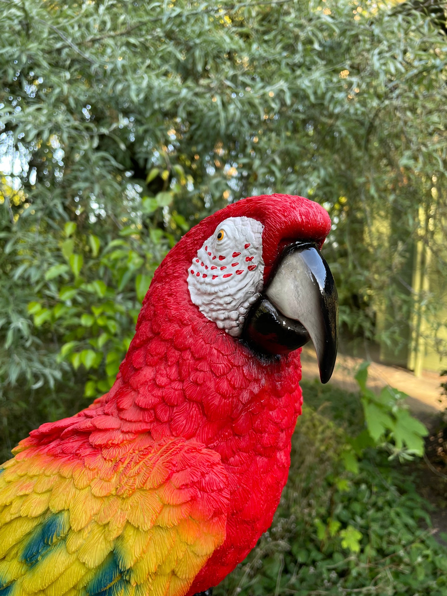 Beeld papegaai Rood boomstronk tuin, vijver, balkon 65cm