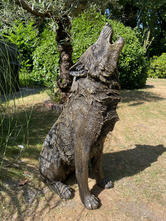 Tuinbeeld Wolf – Grote Huilende Zittende Wolf – Tuindecoratie Dierenbeeld 75cm