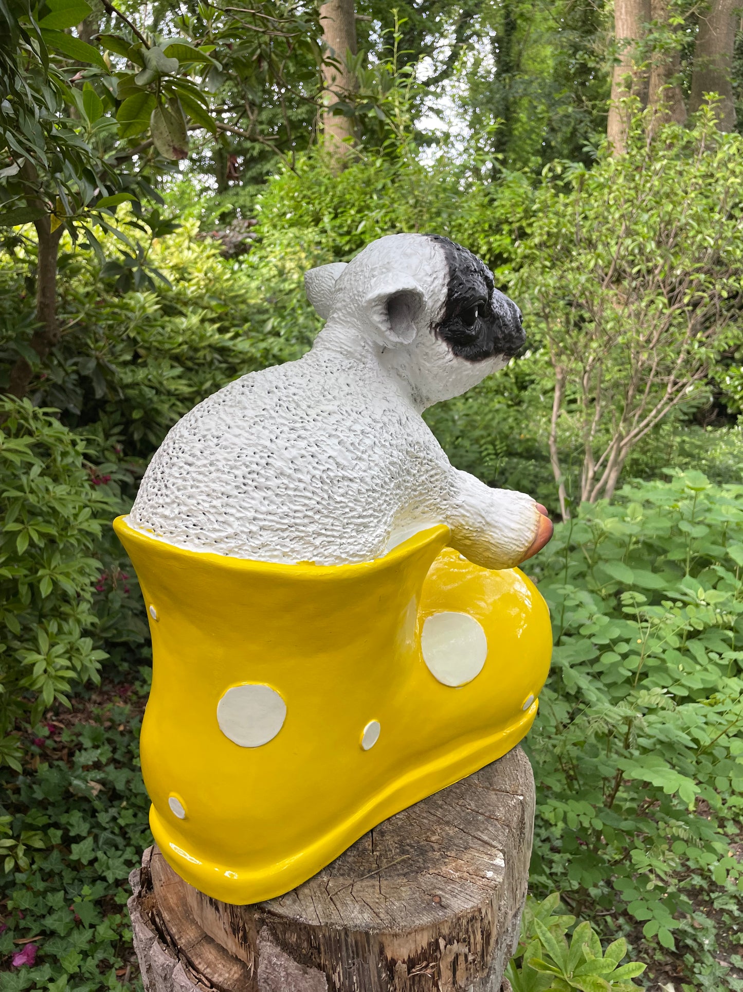 Beeld lammetje laarsje, kinderkamer, babykamer Geel 45cm