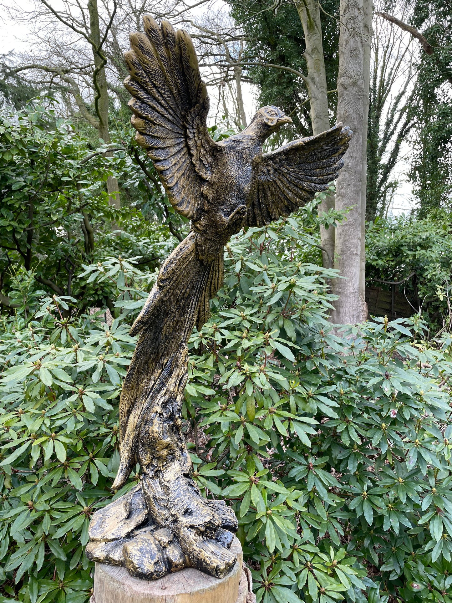 Beeld Feniks vogel op stam, tuin, vijver 100cm