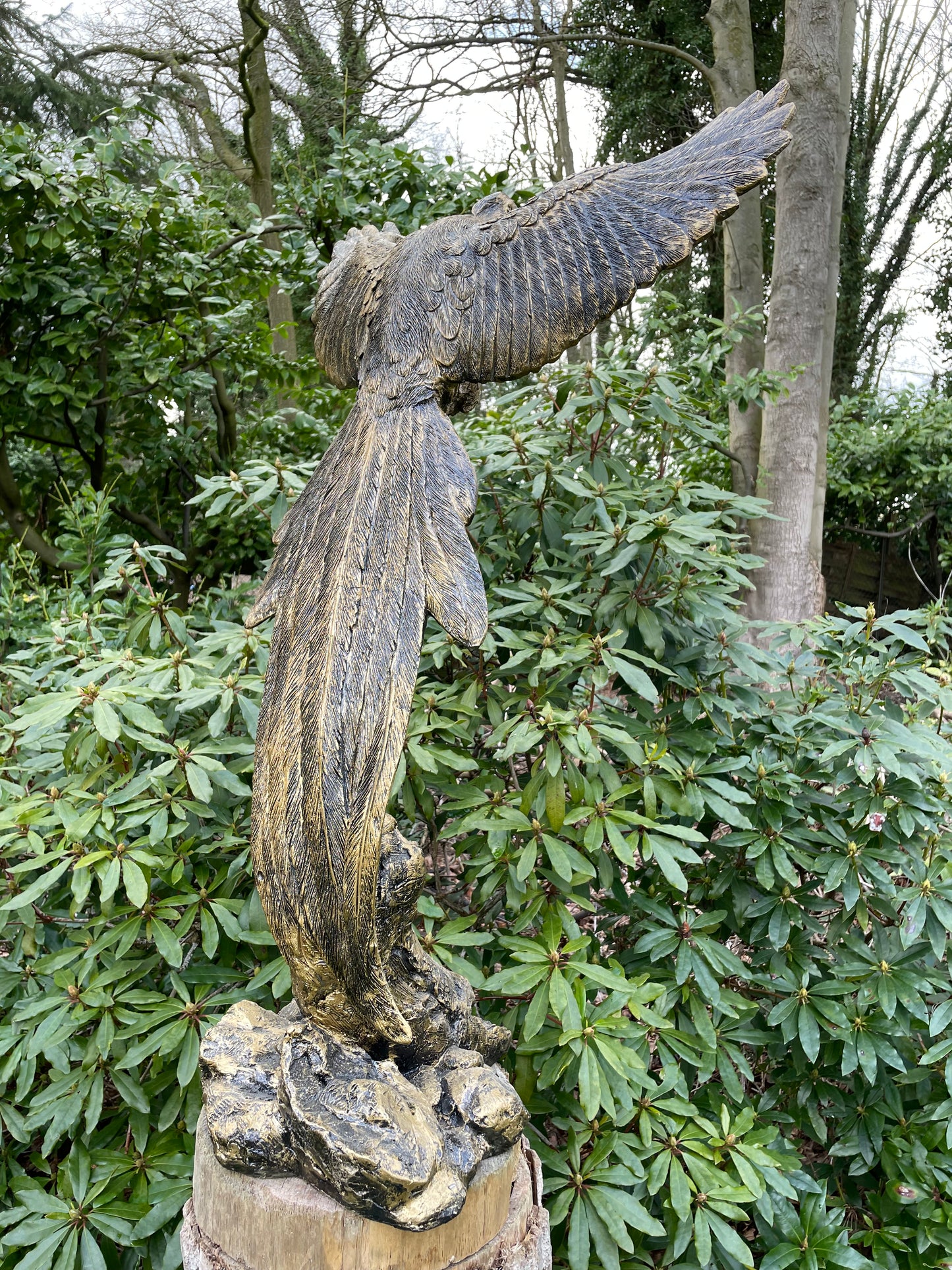 Beeld Feniks vogel op stam, tuin, vijver 100cm