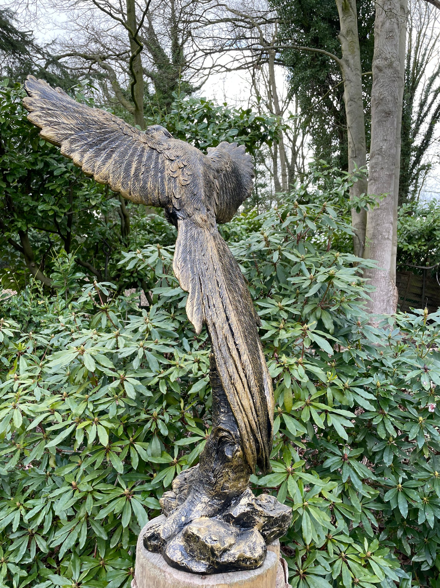 Beeld Feniks vogel op stam, tuin, vijver 100cm