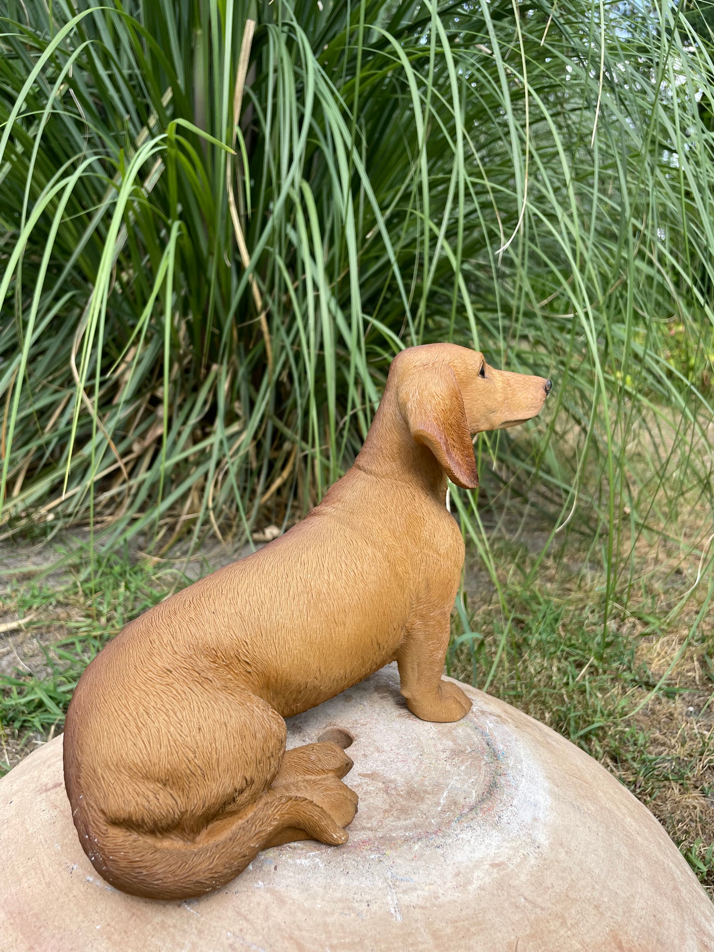 Beeld teckel, tekkel, zittend hond, tuin, gazon 30 cm