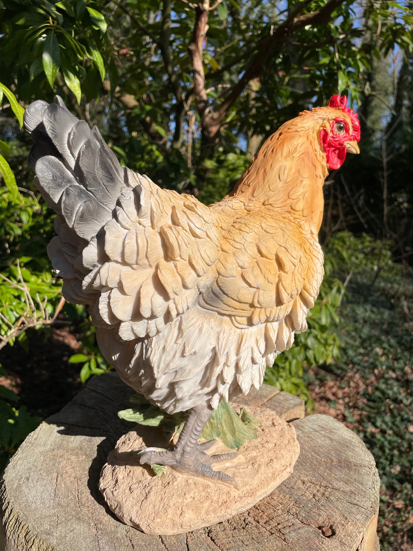 Kip staand, boerderij, tuin, vijver 33cm